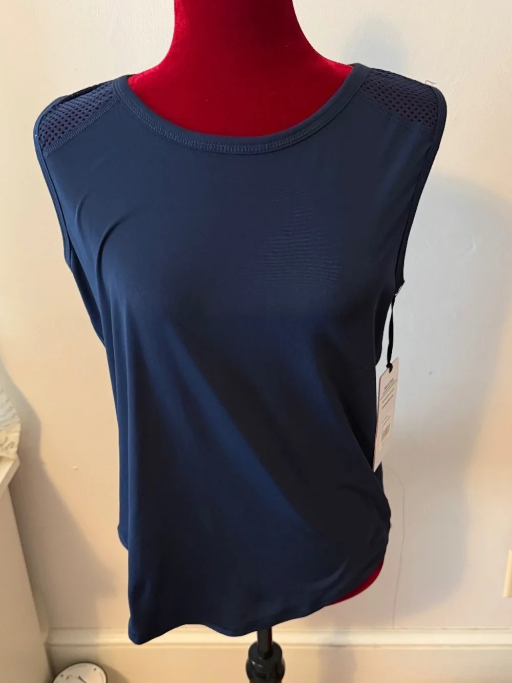 Yogalicious Wms Sleeveless Athletic Top Size Med NWT - Picture 1 of 6